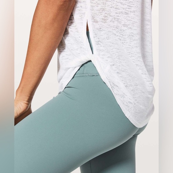 Lululemon Round Two Tank Women's Size 6 US Misty‎ Merlot Twist Relaxed Top - Picture 7 of 12